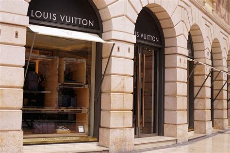 louis vuitton quien es|barcelona Louis Vuitton outlet.